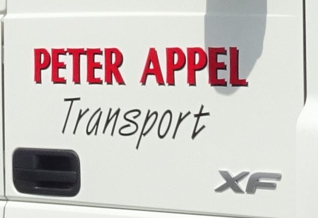 De eerste DAF-trekker met dodehoekmonitor “City Turn Assist” is afgeleverd bij Peter Appel Transport. Het systeem waarschuwt de chauffeur voor voetgangers, fietsers en auto's in de dode hoek. Lees hier meer: bit.ly/2ZL12Xb

#DAF  #dodehoek #veiligheid  #truck #fietsen