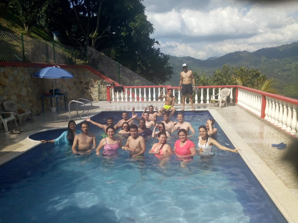SkillNetIT's tweet photo. #tbt SkillSkill Net Disfrutando como familia #quedateencasa #volveránlosbuenostiempos https://t.co/UAVIr7siEc