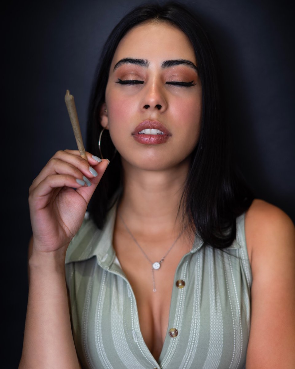 experience_cbd's tweet image. Take a break, A CBD break! ⏰⏰⏰ @sshaveliss
.
experiencecbd.com/collections/cb…
.
#hemp #takecbdandchill #cbdmodel #smoke ##happyweekend #smokecbd #cbd #cbdflowers #cbdbuds #smokecbd #hemp #hempflower #cbdstrainforpain #cbddistributor  #localbusiness #local