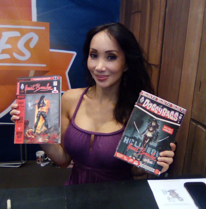 Ce soir je vous parle #BD et de mon exp&eacute;rience en tant que sc&eacute;nariste et directrice de collection! RDV<a href="/tag/bd"class="tags">#BD</a>