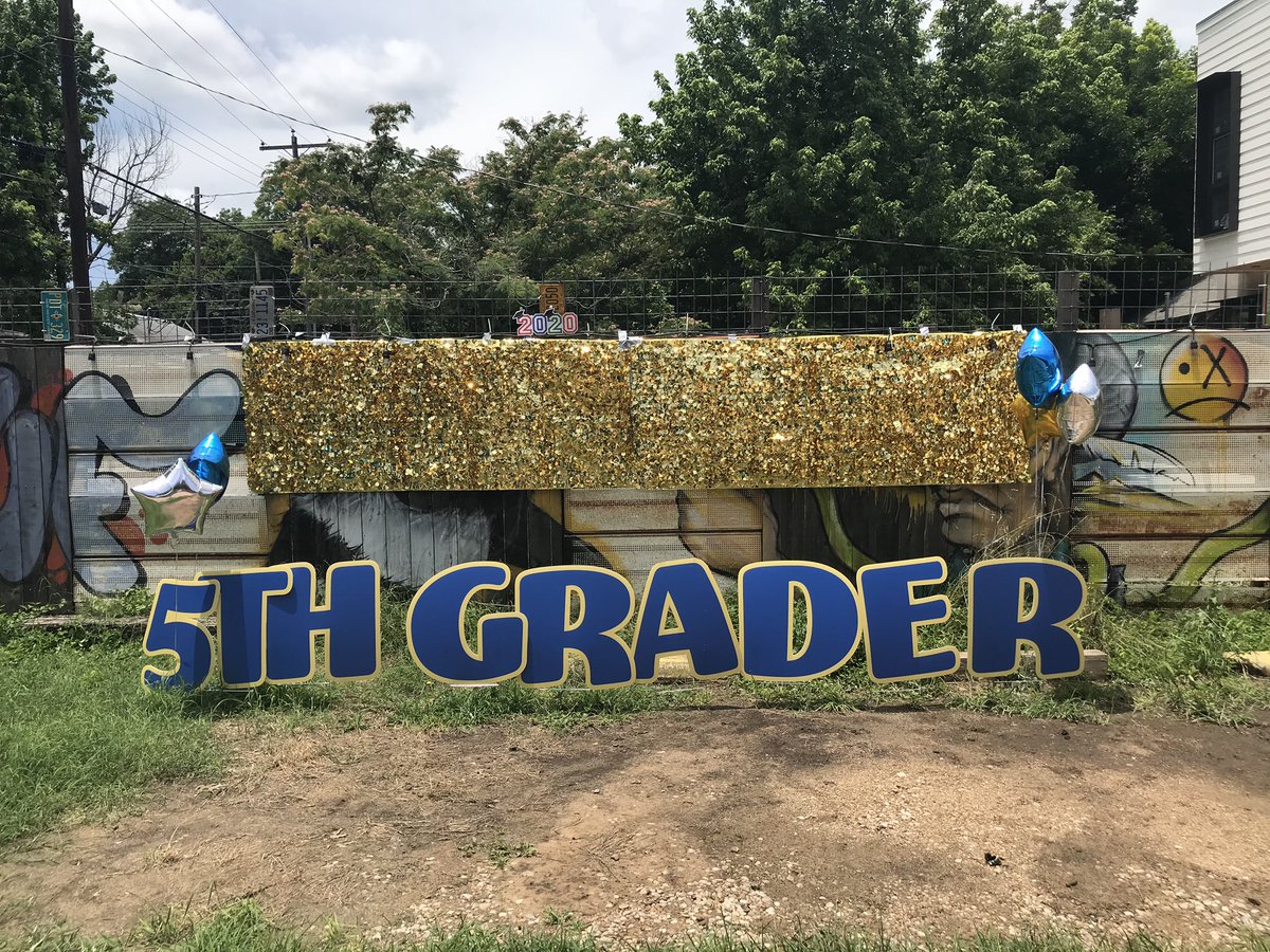 Congratulations to all of our graduating 5th graders, @BlackshearArts, from your PTA! Have a great summer! 😃🌞