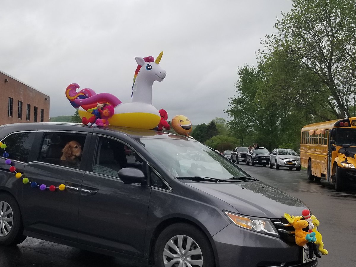 esinski's tweet photo. Great @WellsvilleCSD Elementary School Parade! Thank you for showing your #WESOnePride https://t.co/30XySwVoOf