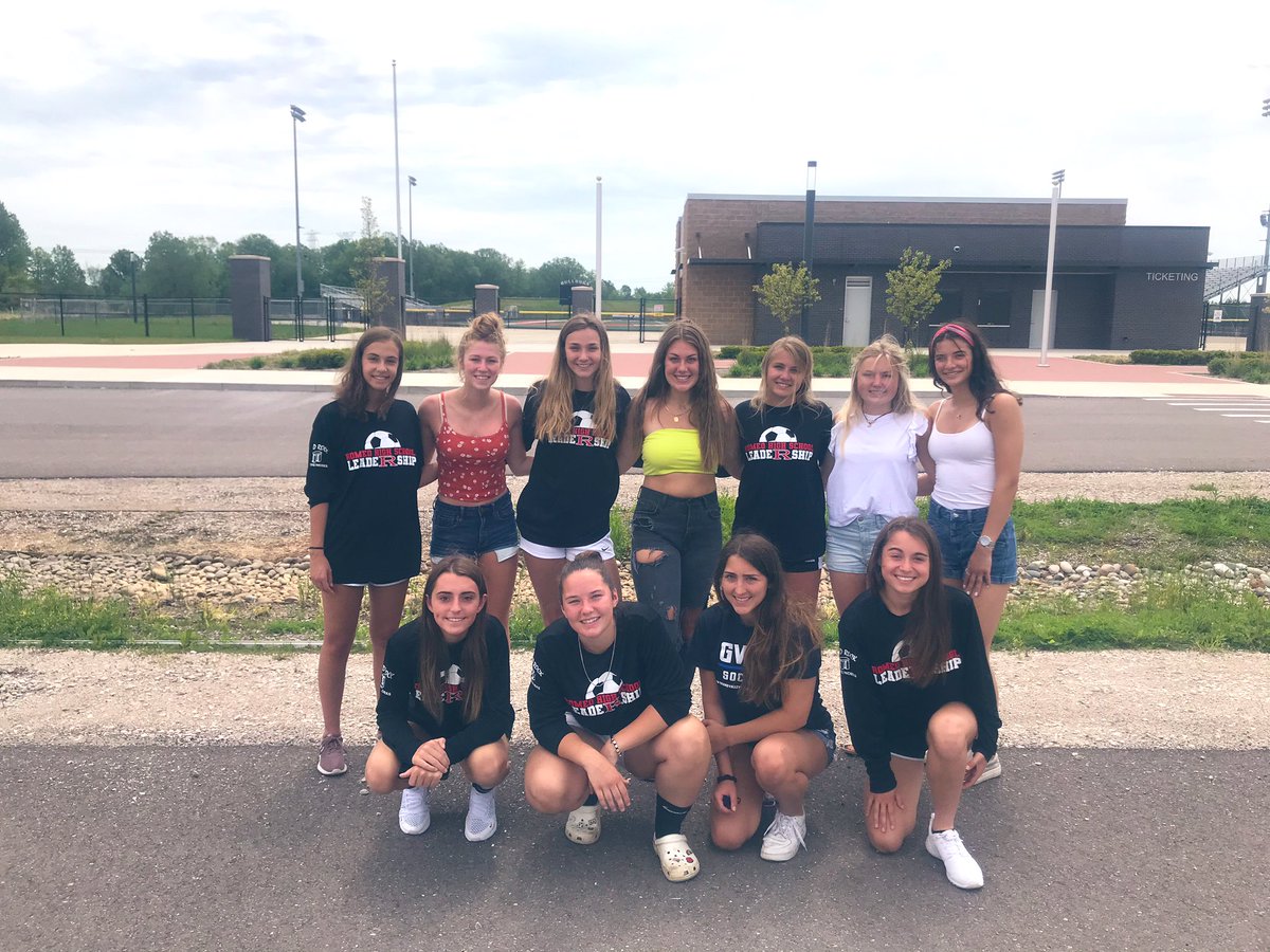 RomeoHS_WSOC's tweet photo. Junior Captain, Emmy Rodger, coming through in a big way with farewell signs for our senior leaders at their cap and gown distribution. ❤️⚽️ https://t.co/MCDuwNoxhR