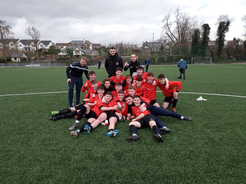 GclSacar's tweet photo. #TBThursday Bliain stairiúil dúinn in @GCLuimnigh i mbliana!Seaimpíní na Mumhan, ar aghaidh linn don scoilbhliain 2020/21!! Hup GCL!! https://t.co/Zu9s8CdoWu