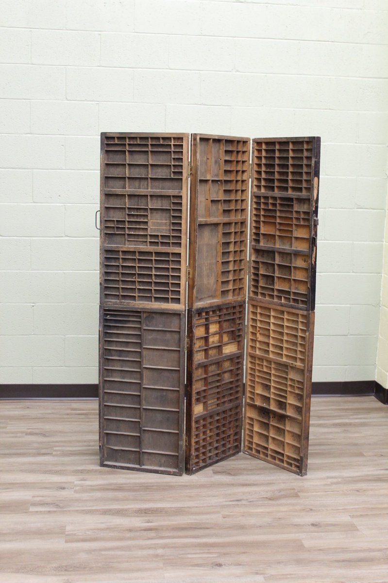 PrintMuseumCA's tweet photo. Some ideas of other things you can make with typecases. 3 panel fold screen and Christmas themed table made by one of our very talented volunteers George Bush!
#upcycle #vintage #typecase #handmade #reuse https://t.co/y4tbMQkA1j