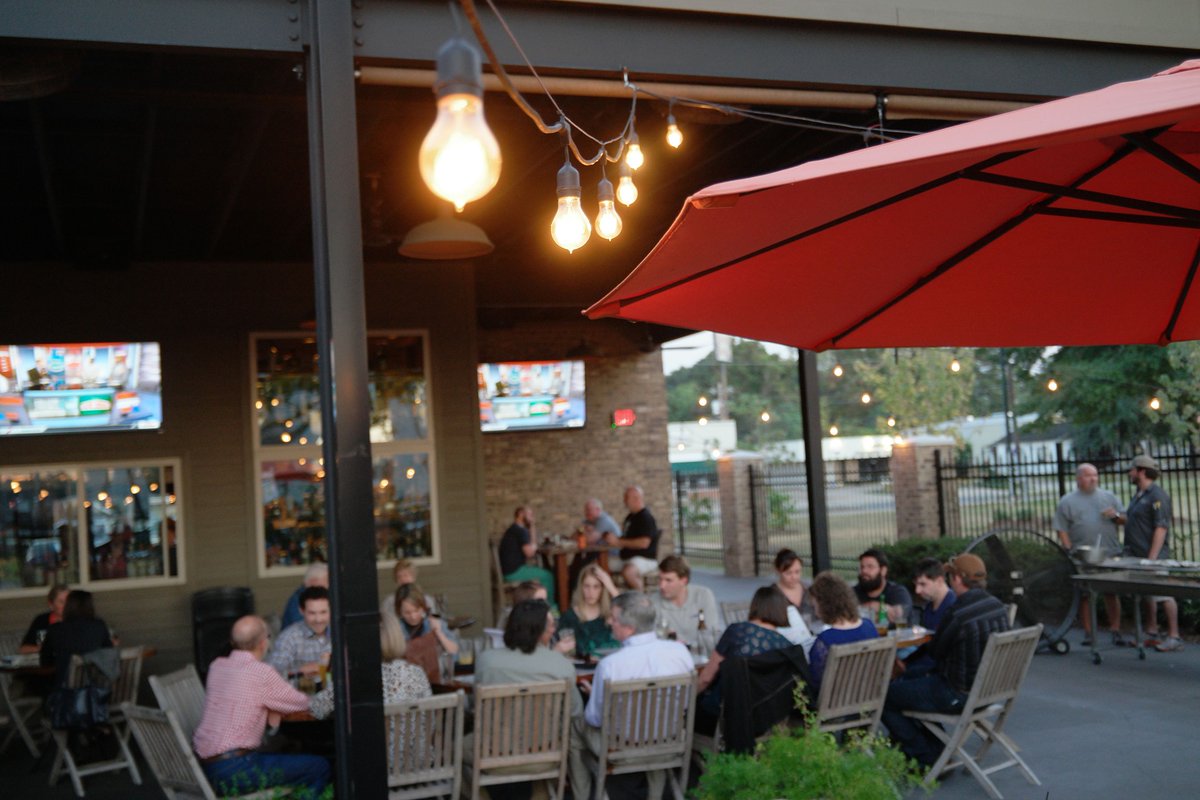 Check out our newsletter this week and find your patio to enjoy a meal on this weekend! #explorecenla #eatherecenla #feedyoursoul mailchi.mp/a62f1e94e151/t…