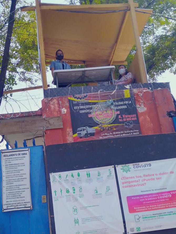 marianaaarodrig's tweet photo. Les comparto cómo mis compañeras tienen que hacer guardia aún con el #Covid_19, para resguardar nuestro patrimonio de las amenazas del ex dip Edgar Torres Baltazar. @El_Universal_Mx @NazarioNorberto @VecinosGAMAC  Exigimos al @INVICDMX de solución. @Claudiashein https://t.co/lWjaEMgjBh