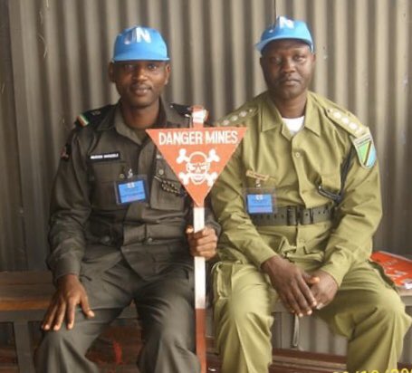 YomiShogunle's tweet image. International Day of United Nations Peacekeepers #PKday.
2020 Theme: “Women in Peacekeeping - A Key To Peace”.
Photos from 2009, United Nations 🇺🇳 Police Course at the Humanitarian Peace Support School (HPSS), Nairobi, Kenya 🇰🇪.
Proudly 🇳🇬 #BlueHelmet.