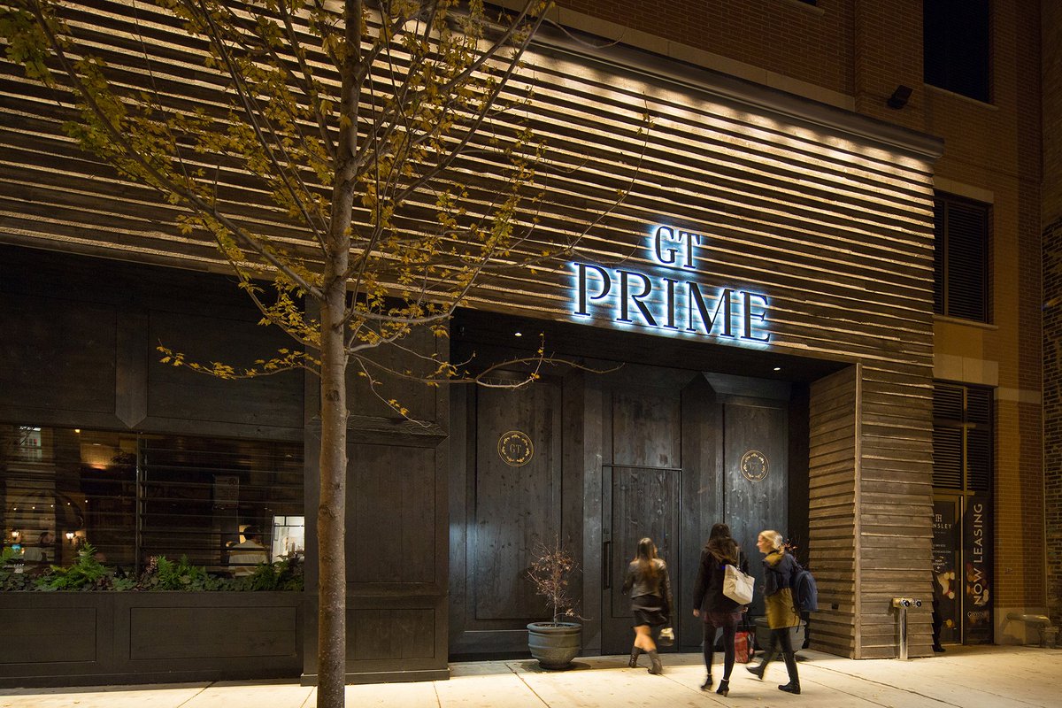 Tempo’s C6RX Exterior #luminaires, delivering a nominal 910 lumens/foot, graze light down from the top of the #façade at Chicago’s @GTPrimeSteakhouse, welcoming diners with dramatic effect. #outdoorlighting #lumens
#tempollc #lightingdesign #lightingdesigners