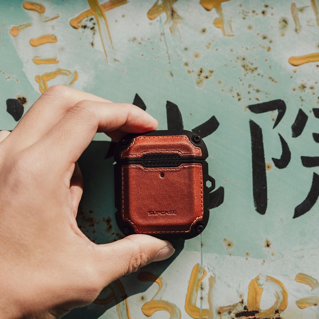 supcase_atl's tweet photo. Another amazing post of our #AirPods case from Instagrammer @macfix2014, this time featuring the new Unicorn Beetle ROYAL leather case #apple #appleairpods #supmycase https://t.co/mfeEqCHReH