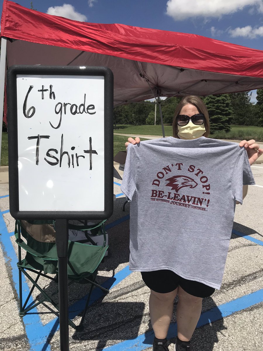 ChrisBLarson's tweet image. Celebrating our 6th graders during EOY Item Drop Off @RSIHawks @LisaKavanaugh1