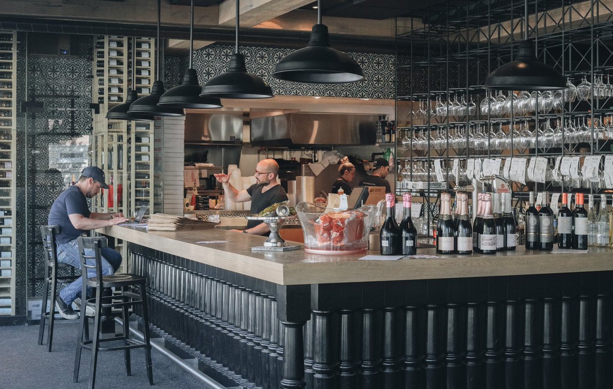 Fidèles au poste pour vous servir ce que l'Espagne a de meilleur 💃🏻. Merci de nous encourager depuis notre réouverture 🙏. 

Pour voir tout le menu et ses nouveautés : restomeson.com