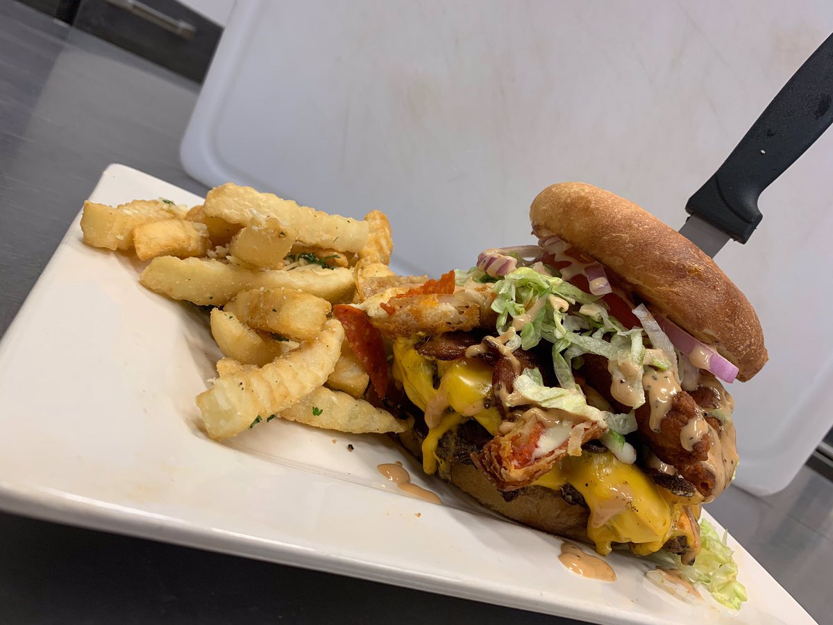 maineventak's tweet photo. It’s national burger day!!!! https://t.co/MmW8RpvBZK