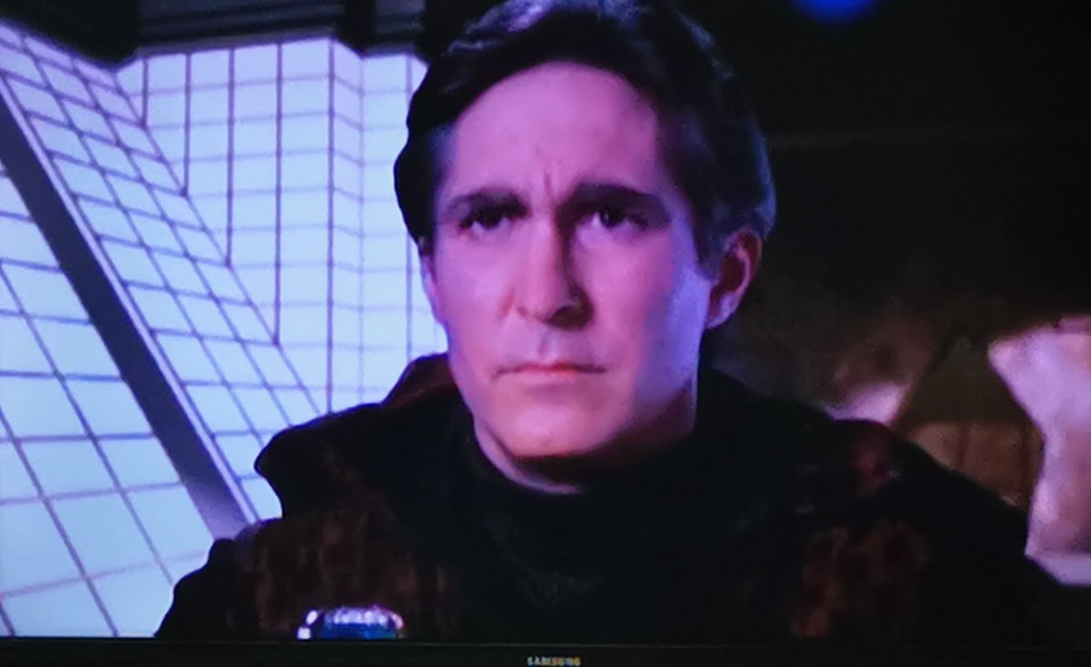  #Babylon5 S03E16 LET'S GOOOOOOOOOOOO. A thousand year old letter addressed to none other than Commander Jeff. The return of Sinclair! The time has come. I AM SO HYPE. Timey Wimey shit going on here and I have no choice but to stan.