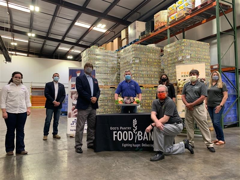 kentuckyag's tweet photo. As National Beef Burger Day, what better way to celebrate than to announce the donation of 48,000 Kentucky Proud beef burgers and 114,000 slices of cheese to God's Pantry! Thank you Kentucky Beef Council, @dairy_alliance and all who made this possible. https://t.co/l09qL3HaR3 https://t.co/XOyR78sKx2
