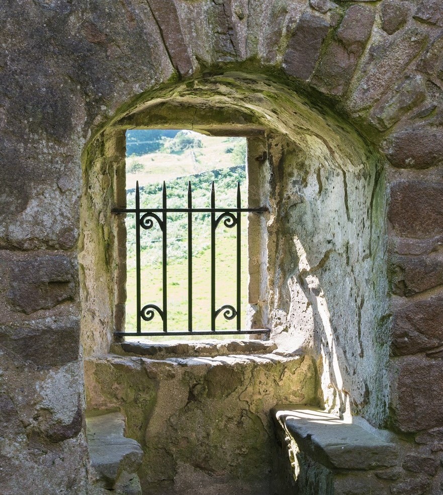 welovehistory's tweet photo. A1. Even the smallest of windows provide an amazing view 🎴 Who recognises where in Dumfries and Galloway you would find these windows? 

(Hint: both sites have histories dating back to the mid-1400s!) #LoveDandG #AWindowOnScotland https://t.co/BCPuqAQeyJ
