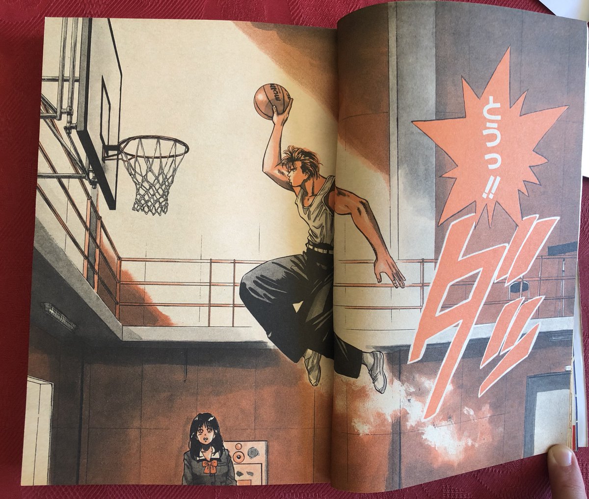 Slam Dunk débute en octobre, dans le numéro 42 de 1990. Ce succès mondial, toujours classé dans les 10 mangas les mieux vendus de l'histoire (!), sera l'un des "trois piliers" du Jump durant les années 1990, portant le magazine a des sommets jamais vus depuis dans l'industrie.