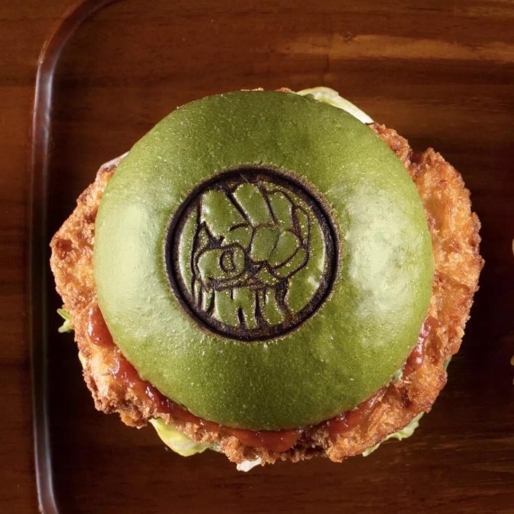 Avengers's tweet photo. Celebrate #NationalHamburgerDay with these Avengers-themed burgers from Shanghai Disneyland Resort! #DisneyMagicMoments

🍔: https://t.co/we0F5oViDo https://t.co/Nro5jp0Di7