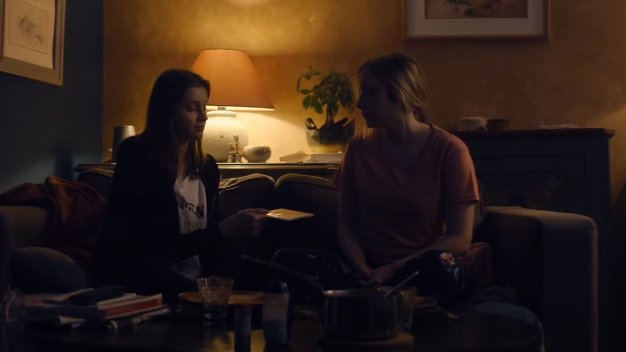 SabbiBou's tweet photo. The fact that, once at the video club, despite their fight, Lola also took Daphné's favourite movie, probably in a way to cheer up her sister. She only wants her to feel better. How attentionate she is 🥺 #skamfrance #lecomtesisters https://t.co/II1iwAnnHo