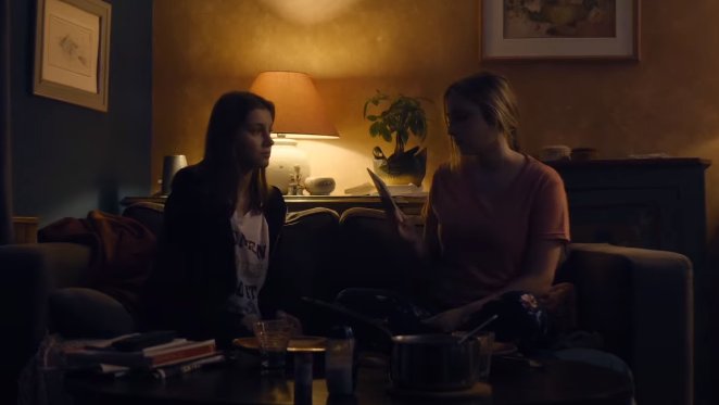 SabbiBou's tweet photo. The fact that, once at the video club, despite their fight, Lola also took Daphné's favourite movie, probably in a way to cheer up her sister. She only wants her to feel better. How attentionate she is 🥺 #skamfrance #lecomtesisters https://t.co/II1iwAnnHo