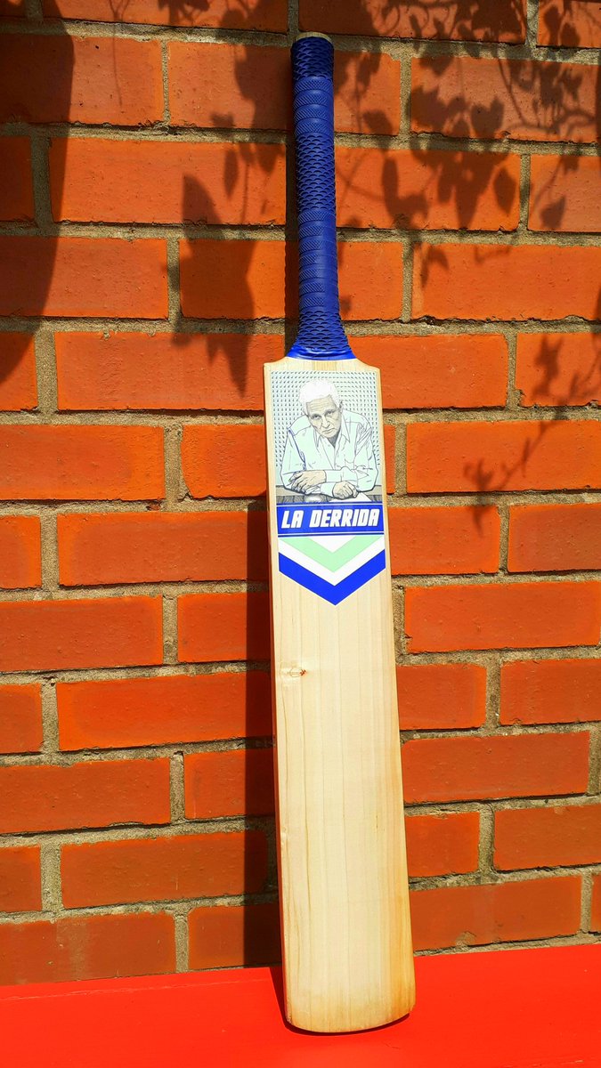 Missing cricket, having a bat in my hand, I've refurbed and customised a GM blade for  @anthony_mcgowan - with the help of Jacques Derrida (portrait by Anna Higgie) and  @moonpiedesigns. Behold LA DERRIDA...