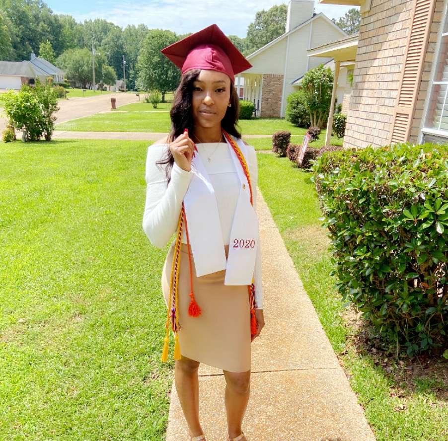 _CuteFaceLex's tweet photo. #CuteFaceLex here ππ IM DONE WITH HIGH SCHOOL π€ͺππ€π½π₯Ίβ€οΈ Proud of MYSELF π€©π₯³. #2020Graduate #USM24 https://t.co/vkcJK2oQSZ