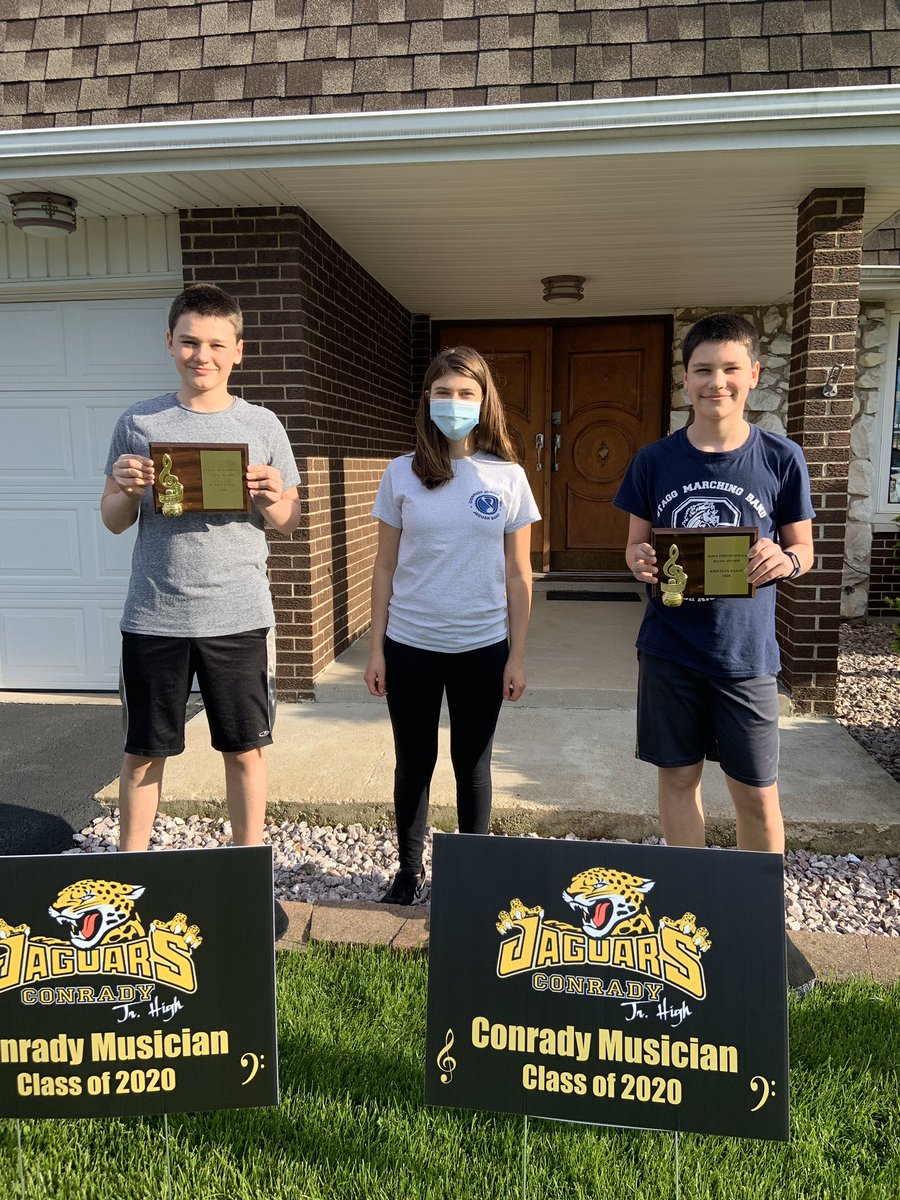 MsClipperBand's tweet image. So proud of all the Conrady Band students who are graduating today!! They are such wonderful people, students, and musicians and I can’t wait to see where life takes them next. Congratulations @conradyjaguars!!