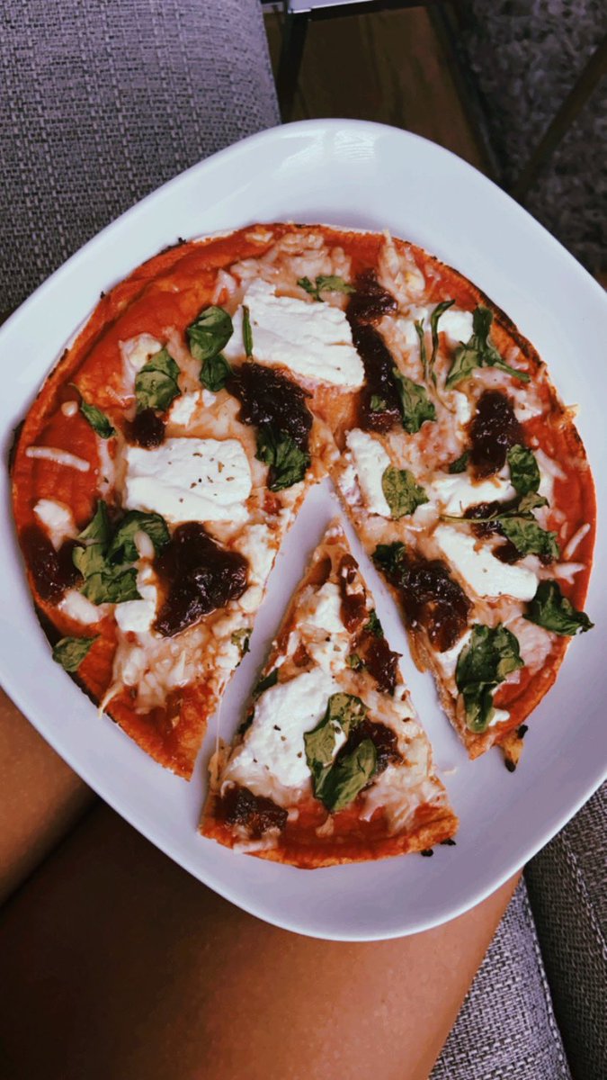 NDO_GTRManc's tweet photo. After my evening walk in this glorious weather; I decided to try and replicate my favourite pizza from a famous pizza restaurant chain... I made my own ‘Padana’ pizza and it was incredible!
#HealthyVersion (used a wrap/flatbread instead of dough) #HealthyMealHealthyMind https://t.co/cZv13Gv8rh