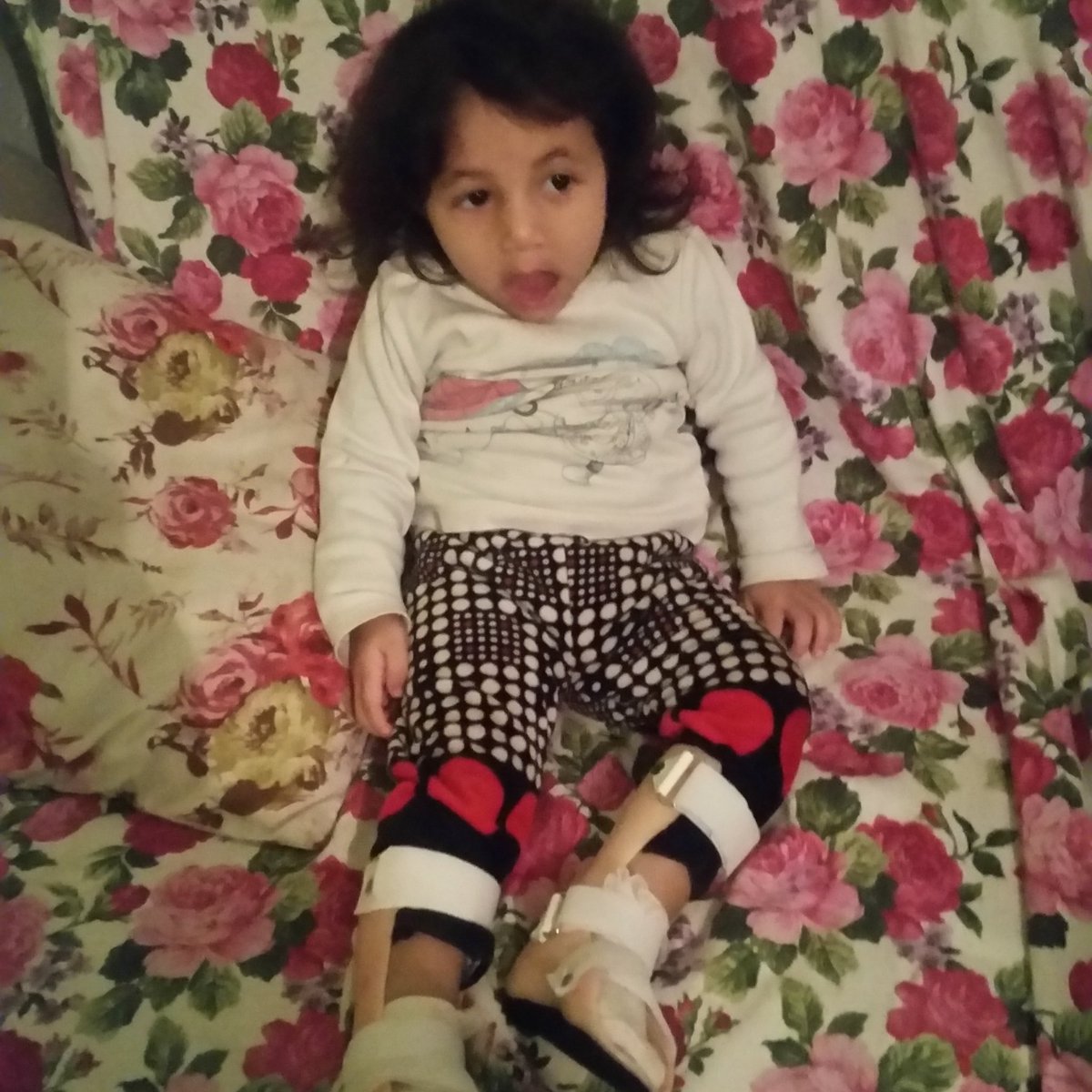 #Ayasofya selamünaleyküm ben gonca yarın çocuğu hatanede istediler allah rızası için yarın gidecek yol param yok bana yardım edin ne olursunuz allah Muhammet aşkına 4 büyük melek şahidim olsun yarın hastaneye gitmem gerekiyor ve benim durumum yok nasıl yapacağını bilmiyorum