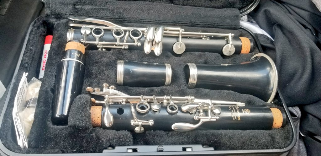 catpatriquin's tweet photo. Starting my collection finally! Even if it is a beginner horn - I OWN A CLARINET. Eep! Everyone say hello to Gerome!❤ https://t.co/8rKClgvoz1