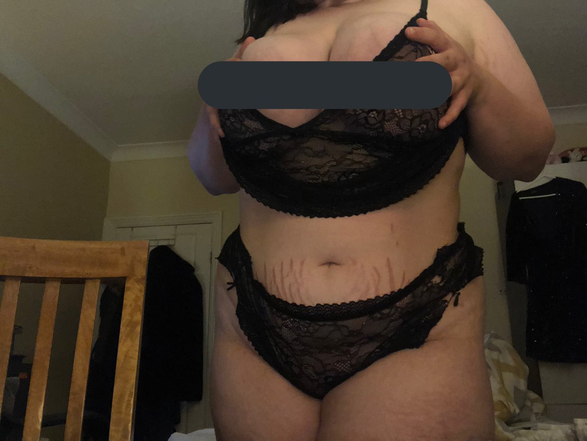 bigtittygoth_'s tweet photo. help a baby goth out and sub to my only  fans 🥺
$5 a month 💀you wont regret it 😈
https://t.co/hJolNmTOqN https://t.co/Z1So5Y2O5F