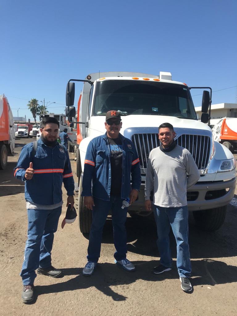 BarrazaAlmazan's tweet photo. Un vecino fue testigo de un acto muy solidario y justo de reconocer, este equipo de trabajo es un motivo de orgullo para todos los que trabajan en servicios públicos del municipio de Hermosillo.
@CelidaLopezc @HermosilloGob https://t.co/ikYirSfFD1