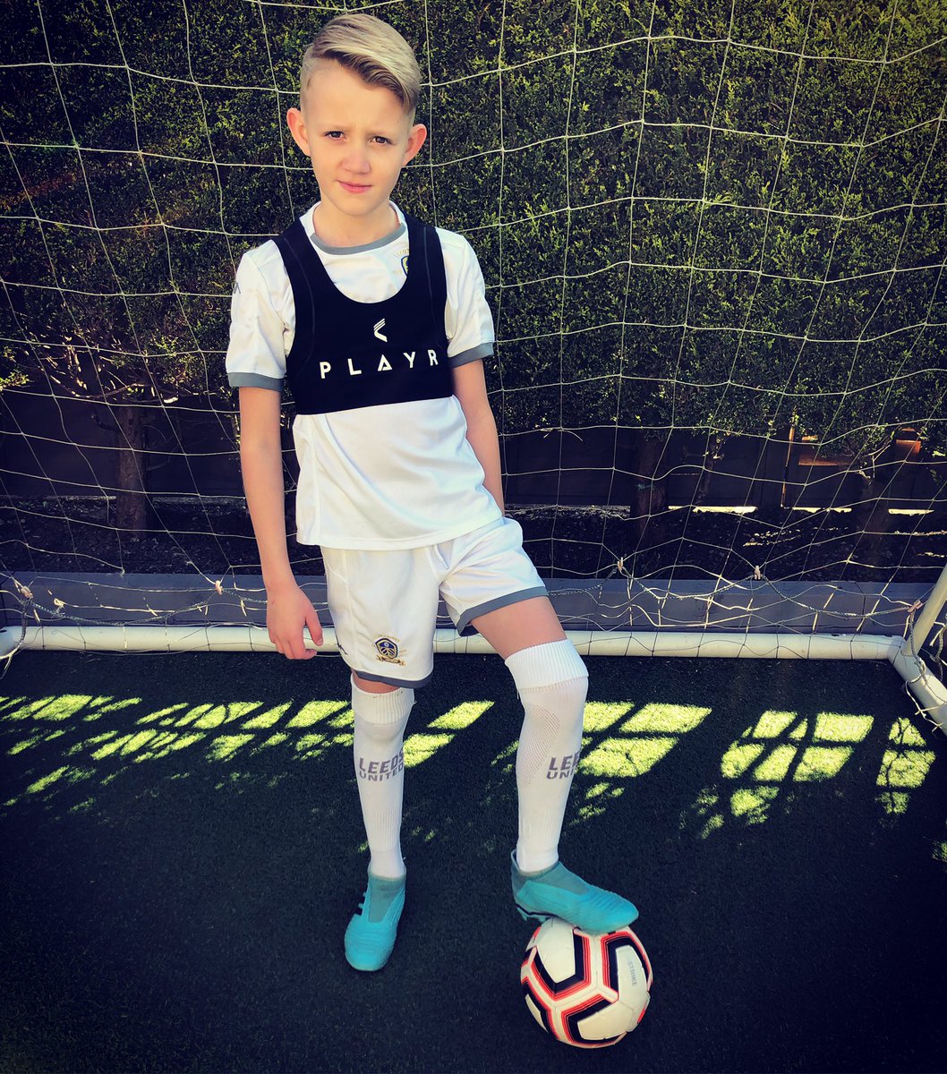 PenroseBrothers's tweet photo. 🤞🏽I’m Looking forward to football starting again soon 🙏 @LUFC @MeslierIllan @Patrick_Bamford @Kalvinphillips @catapultsports @playrsmartcoach @GrassRootGoals_ @FootballGrf #footballisback https://t.co/lSfK3i98qn