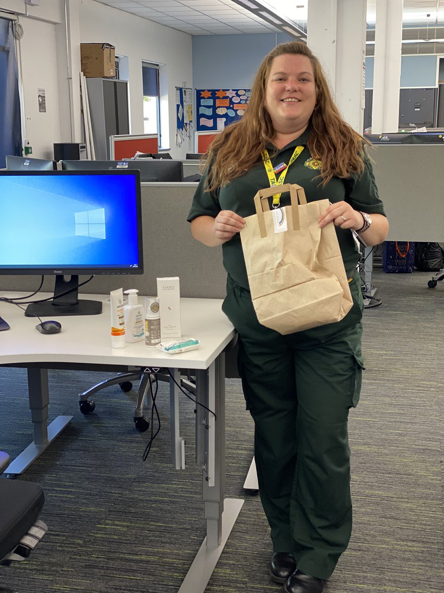 Congratulations to VPH CCC Allocator Liz Holborn who won the “random act of kindness gift set” as part of the Recent Mental Health Awareness Week 👏🏻👏🏻👏🏻#TeamWAST #TeamCCC #ItsOkayToNotBeOkay #MentalHealthAwarenessWeek <a href="/WelshAmbulance/">Welsh Ambulance</a>