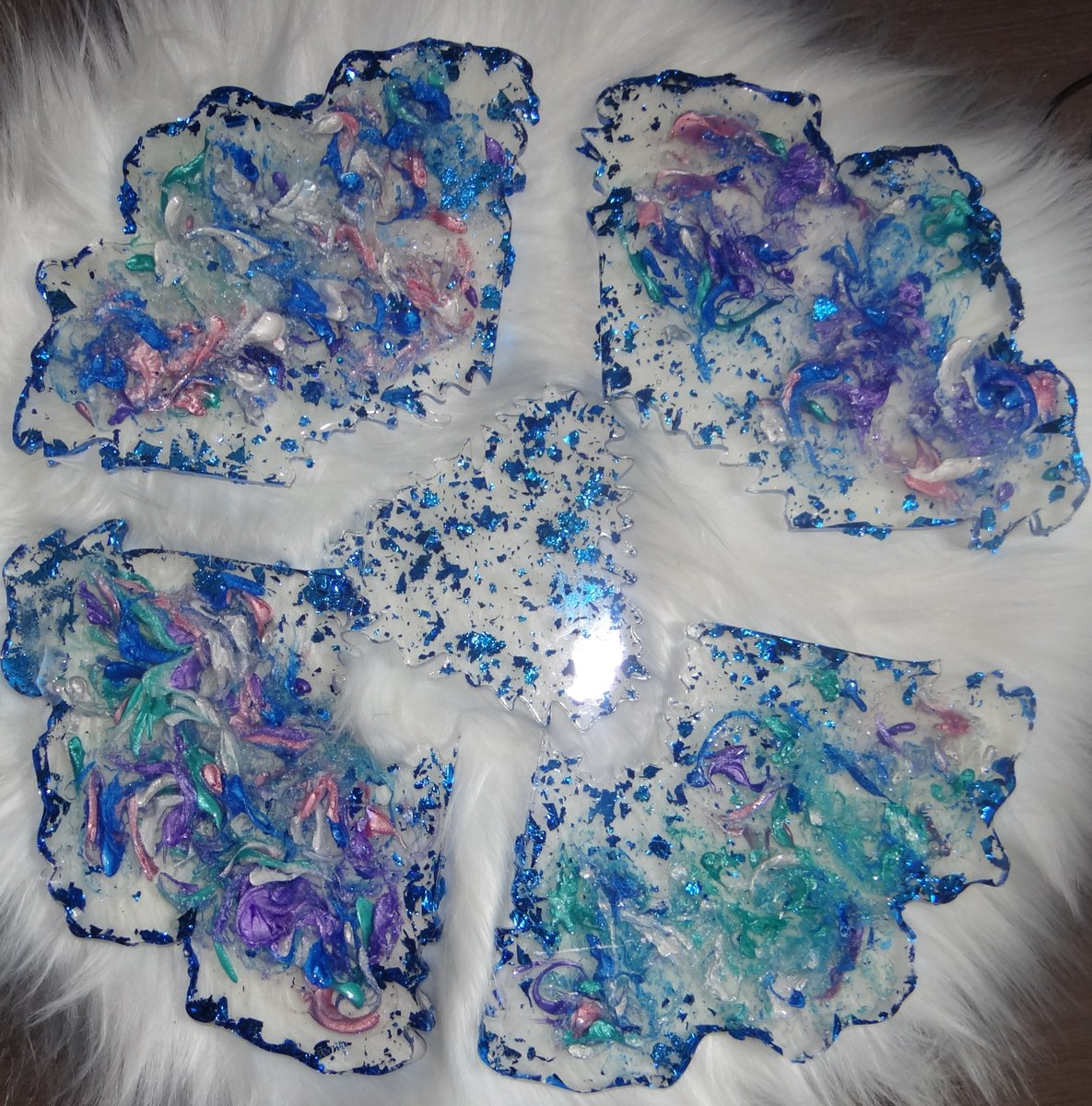 GCStatonDesigns's tweet photo. "Chanelle" 5 piece Coaster set Also fits together as a to make a beautifuls Center Piece as well. #Coasters #OneofaKind #UniqueDesigns #CustomMade #ForSale #AddaTray #ResinArt #EpoxyArt #HostaParty #HostinStyle #DaretobeDifferent #GCSDesigns #GCSART #GCSHomeDecor https://t.co/kb5Goa6rlq