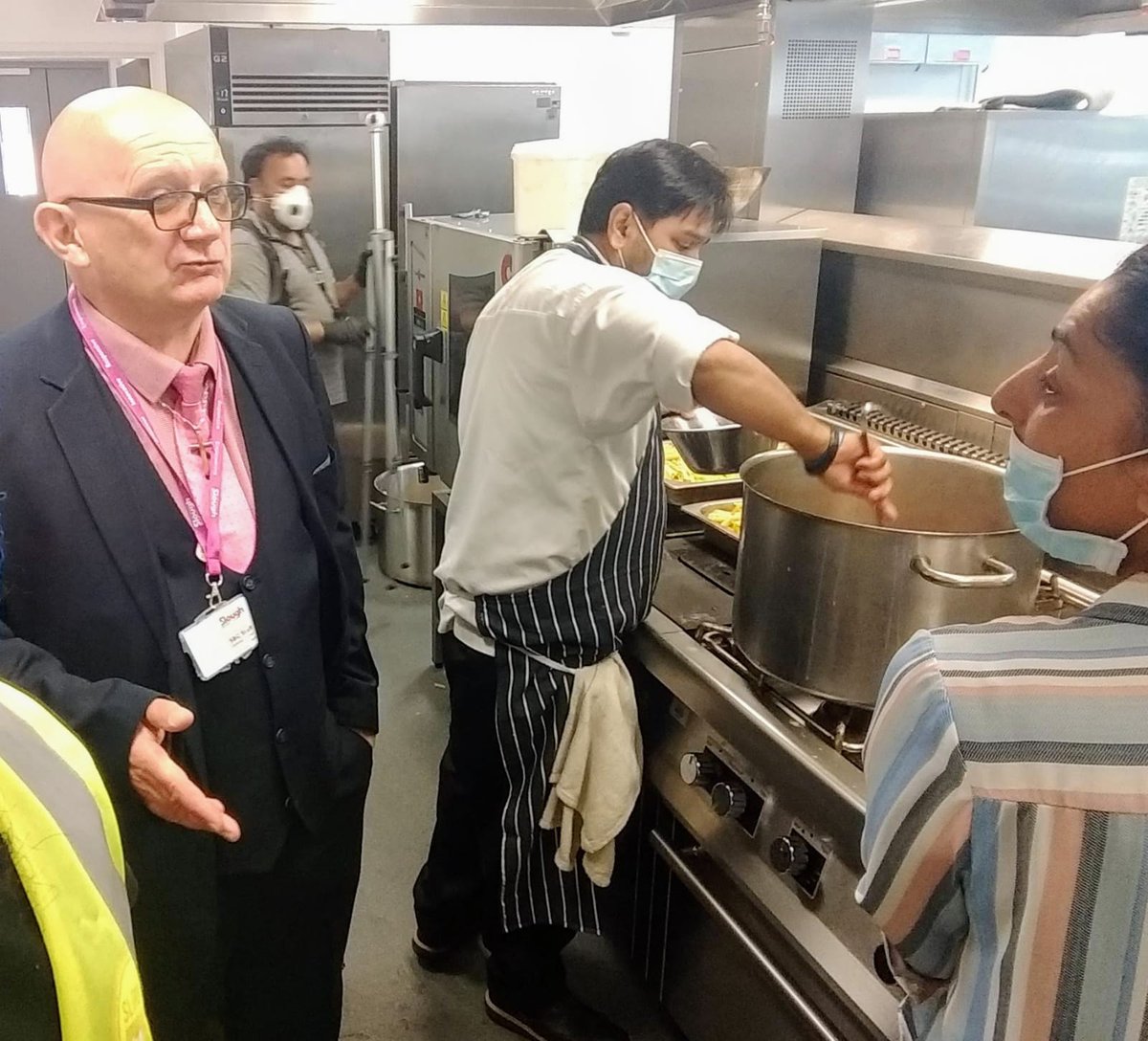 Our very own <a href="/GupteParesh/">Paresh Gupte</a>, head chef of <a href="/premierinn/">Premier Inn</a> M4J4 giving his time yet again in Slough kitchen #force4good #InThisTogether <a href="/gillklarin/">Gillian Klarin</a> <a href="/NewboldElaine/">Elaine Newbold</a> <a href="/SDEBDD/">simon ewins</a> <a href="/RaviSahrawat3/">Ravi Sahrawat</a> <a href="/Mony_tgm/">Monica T.</a> <a href="/SajidSajidm786/">Saj</a> <a href="/SeanDrury10/">Sean Drury</a> <a href="/RakeshMistry87/">Rakesh Mistry</a> <a href="/kesh1812/">Rakesh Mistry</a> <a href="/ParikZalaWHR/">Parik Zala</a>