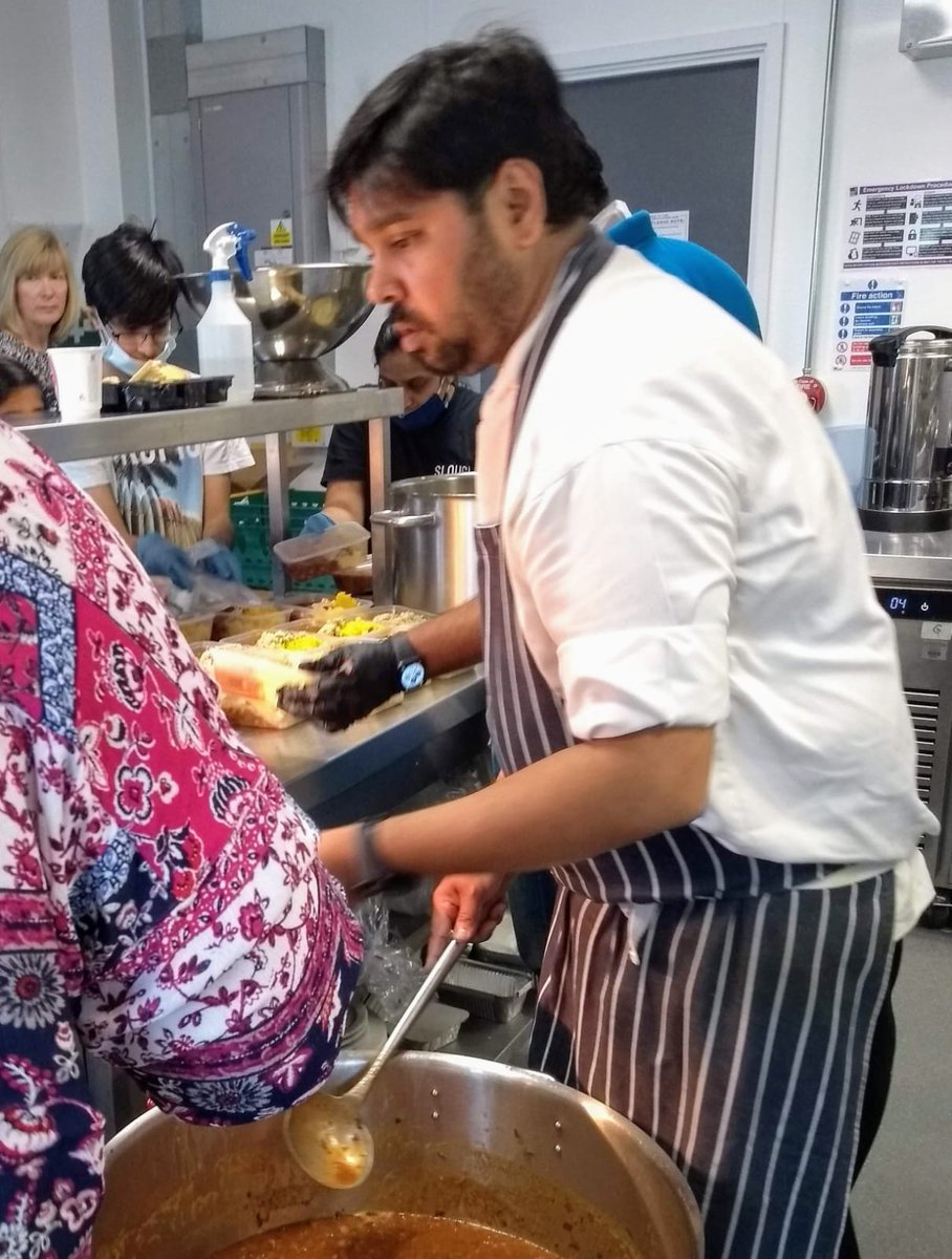 Rasta8child's tweet photo. Our very own @GupteParesh, head chef of @premierinn M4J4 giving his time yet again in Slough kitchen #force4good #InThisTogether @gillklarin @NewboldElaine @SDEBDD @RaviSahrawat3 @Mony_tgm @SajidSajidm786 @SeanDrury10 @RakeshMistry87 @kesh1812 @ParikZalaWHR https://t.co/lDR6nqfPWu