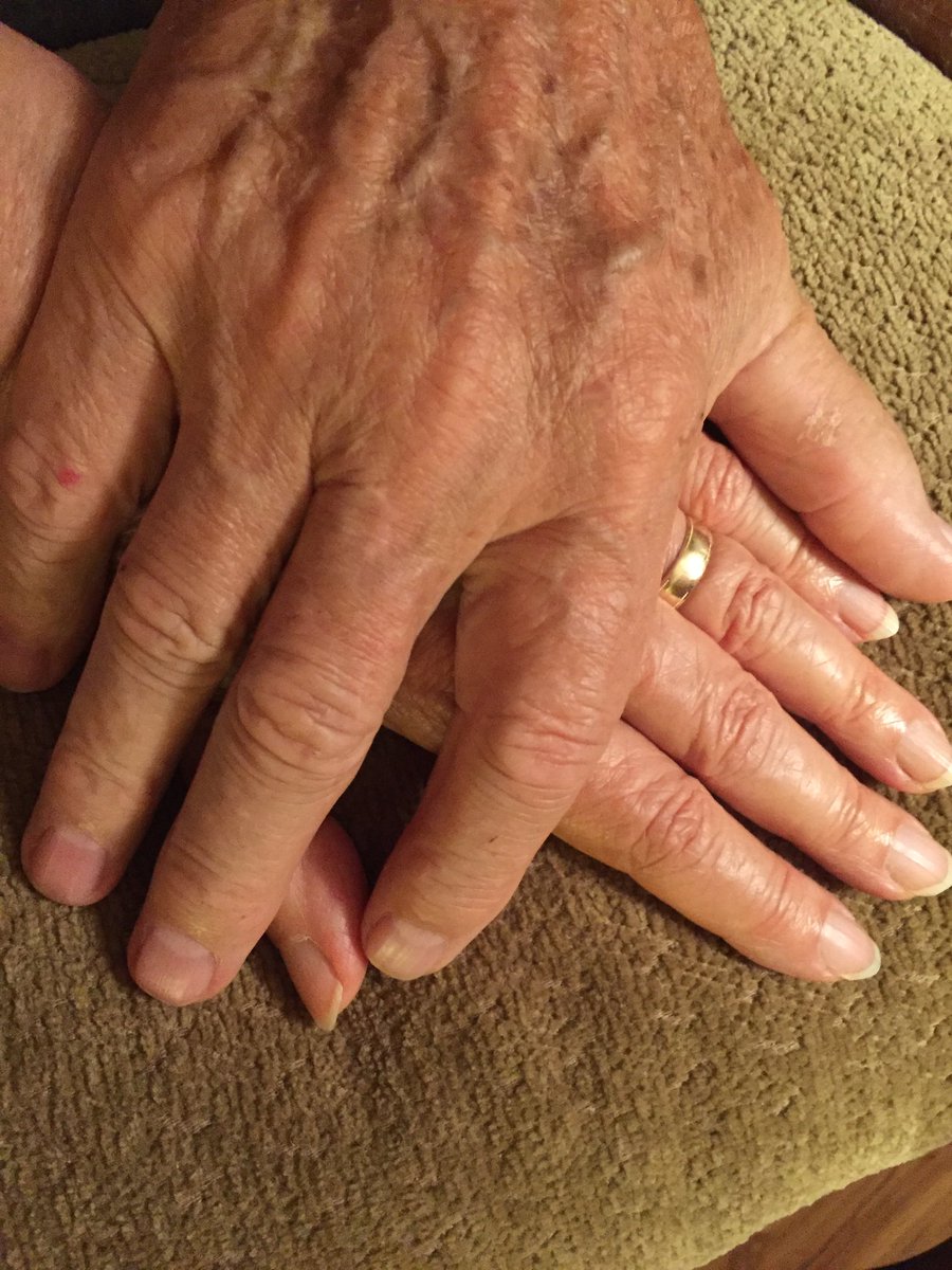 PrairieKare's tweet photo. Don’t argue or disagree with your loved one.  Their stories may not be the truth but to them it is the absolute truth. You will never win the argument and it is likely to get them confused and more upset. #AlzheimersDementaTip #Dementia #ALZ #Alzheimer’s #HelpALovedOne https://t.co/9lwdj1A5tr