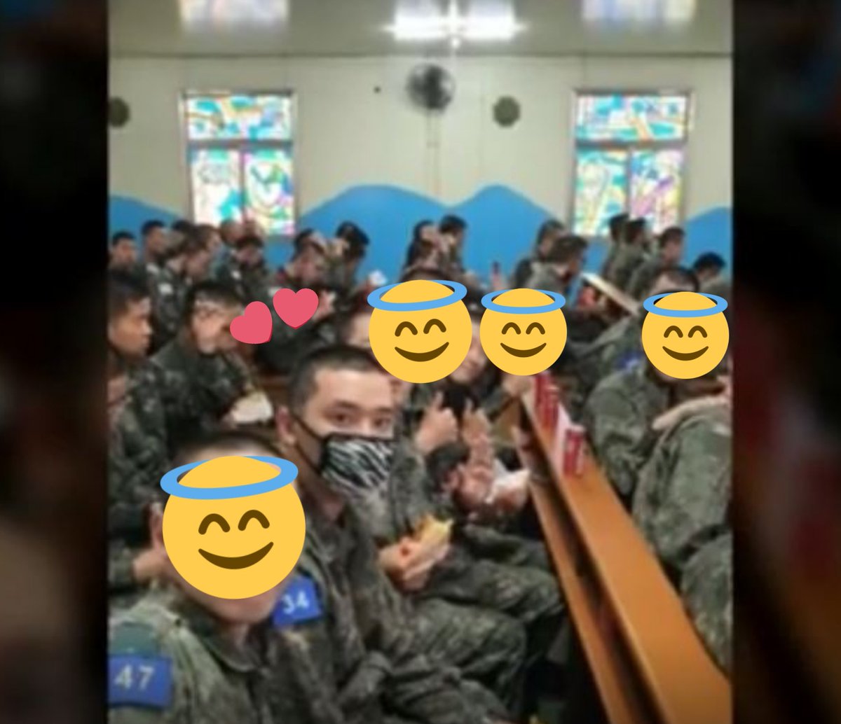 map6turkey's tweet photo. Askerlerdn birinin paylştığı,piksel piksel fotolardan oluşan videodan kırptım bunu da😅

Boncuk göz fotoğraf çekilirken geç öne ne bileyim kendini belli et el kaldır bir şey yap😂Ekranın içine giriyorum hangisi sensin diye😂 Şaka bir yana yüzünü görebildik ya o yeter🙏🏻#JJUN #MAP6 https://t.co/H27tbFzzMO