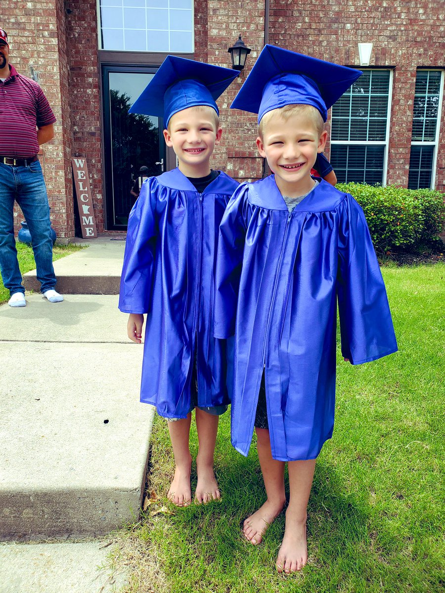 GoddardSchool's tweet photo. RT @Sarah_Frank7 Love our Goddard school! They stopped by for PreK graduation over the lunch hour. #goddard #class2033 https://t.co/hPwAle4wfx