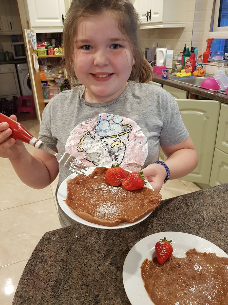 lindakielyh's tweet photo. #clareedbake
Katie Hogan, GNS Killaloe made gluten free chocolate cacao pancakes. Served with yummy strawberries https://t.co/j600Ff0YIT