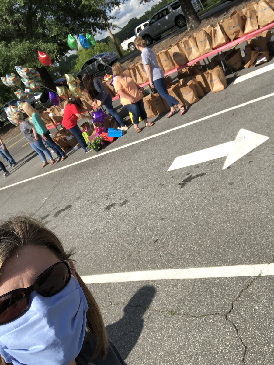 kristinedwards3's tweet photo. K-4 parade! Stay safe this summer!! #madeinmull https://t.co/T0FcAdTtEe