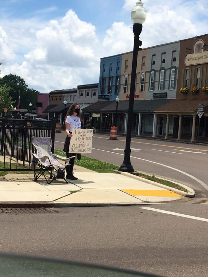 AmberBell1974's tweet photo. Local Martin TN resident, Jewelia Hazelwood, stands on the corner of Lindell Street in protest of George Floyd. Before protesting Hazelwood spoke to the cops and the plans for her protest. 
 
Bravo Young Lady 🙌 https://t.co/3TfLX6SigN