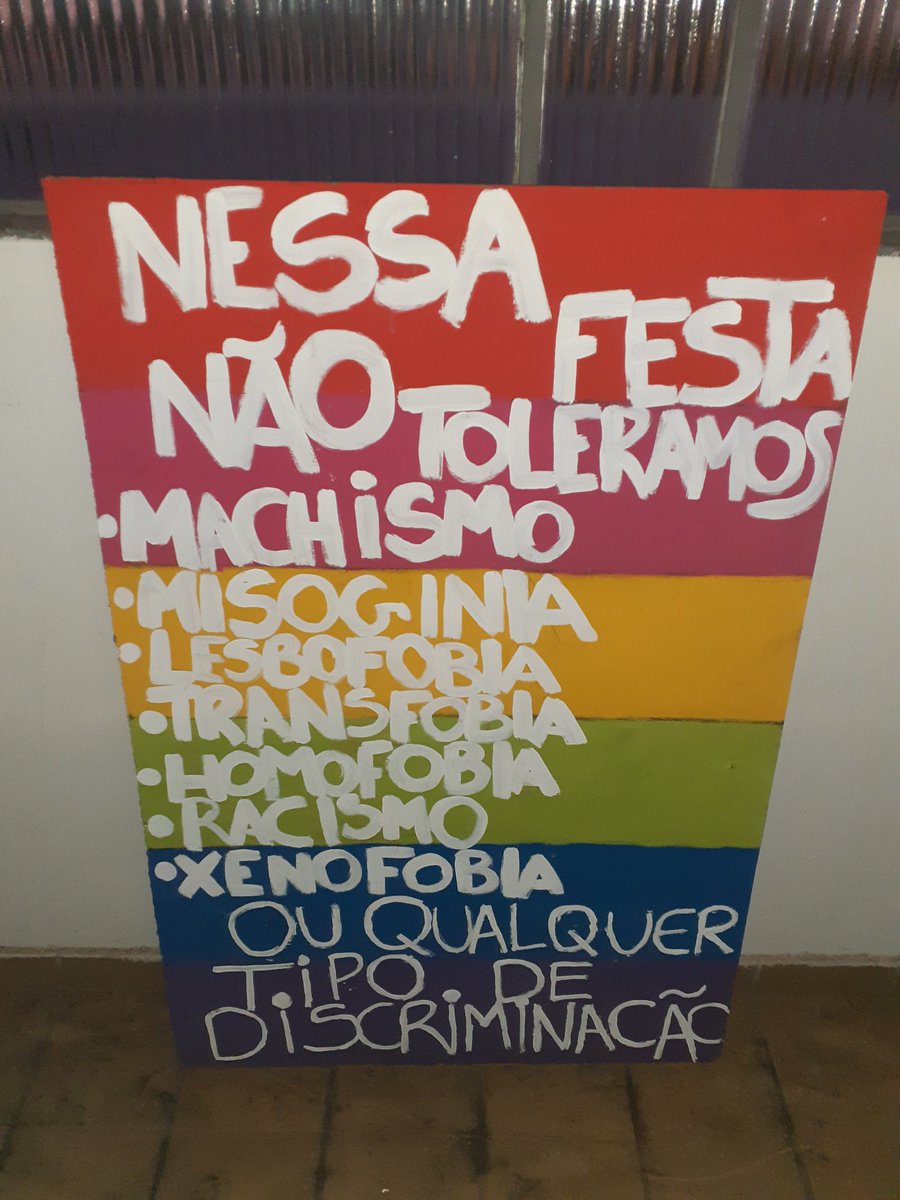 dropbmusic's tweet photo. Achei essa placa da freeday 2016 aqui guardada no depósito, feito com muito carinho pela minha namorada @GabrielaDDR ❤ #Sempano https://t.co/Tu19fLH36Z