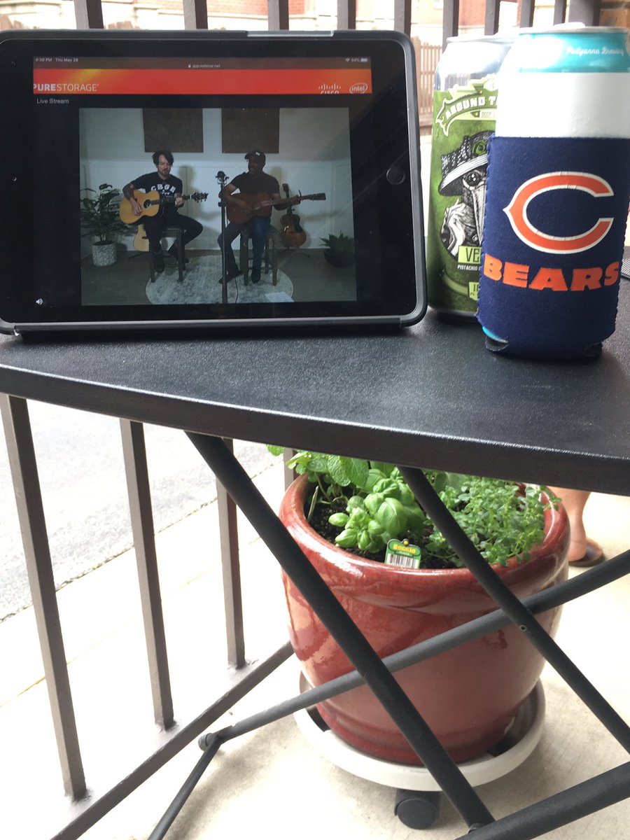 _stefkin_'s tweet photo. Taking a little time to #refreshwithpure on the patio with @dariusrucker! Thanks @PureStorage and @Veeam! https://t.co/6YVOQmuxDd