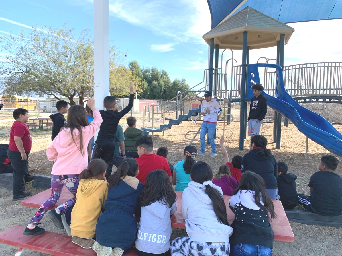 Borrego_usd's tweet photo. #ThrowbackThursday to when our high school students read Dr. Suess to the elementary school classes! Oh, the places our students will go!
#borrego #borregosprings #bsusd #borregounified #education #drsuess #readmore #childrensbooks #reading https://t.co/FI3pTX5bIg