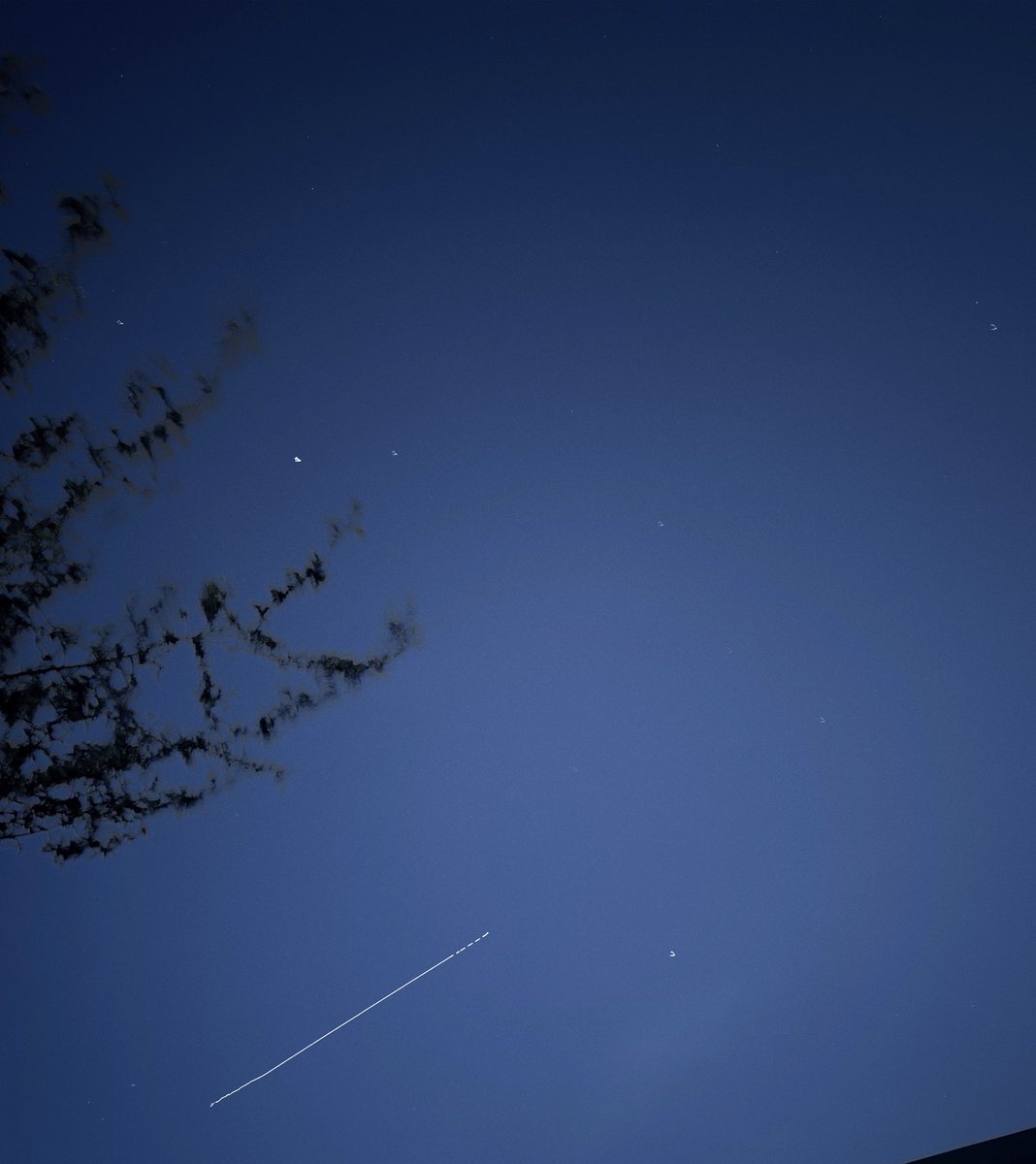 lauraaDown's tweet photo. @VirtualAstro managed my first ISS shots tonight🚀 Such a space geek now🤓 used the NightCap app it’s fab!!! https://t.co/bzZ4QnFZrO