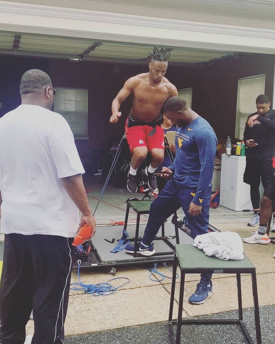 CharlesCtyElite's tweet photo. Tay put that work in today!!
#TayHellams
@StonyBrookFB🏈
#CharlesCountyEliteProduct💙💛 https://t.co/DRFX8oDFsE