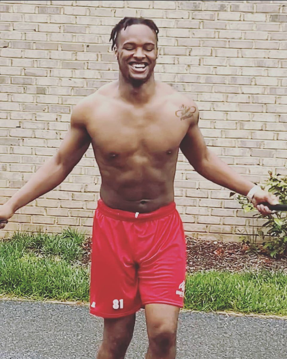 CharlesCtyElite's tweet photo. Tay put that work in today!!
#TayHellams
@StonyBrookFB🏈
#CharlesCountyEliteProduct💙💛 https://t.co/DRFX8oDFsE