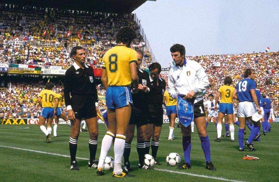 FOTOS HISTORICAS O CHULAS DE FUTBOL - Página 17 EZIri20XgAAbA1D?format=jpg&name=medium